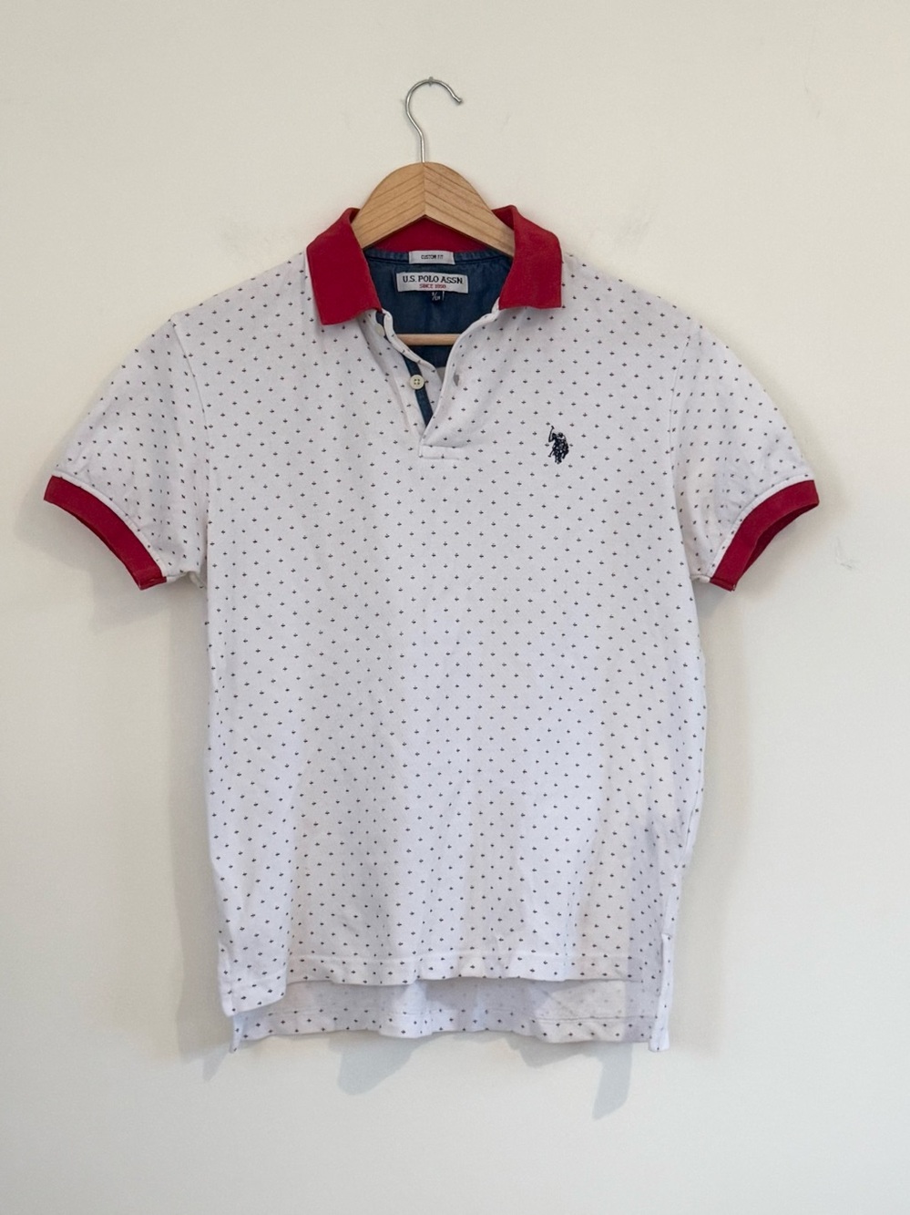 U.S. Polo Assn. Men's Custom Fit Micro Dot Piqué Polo Shirt - White/Red Size S